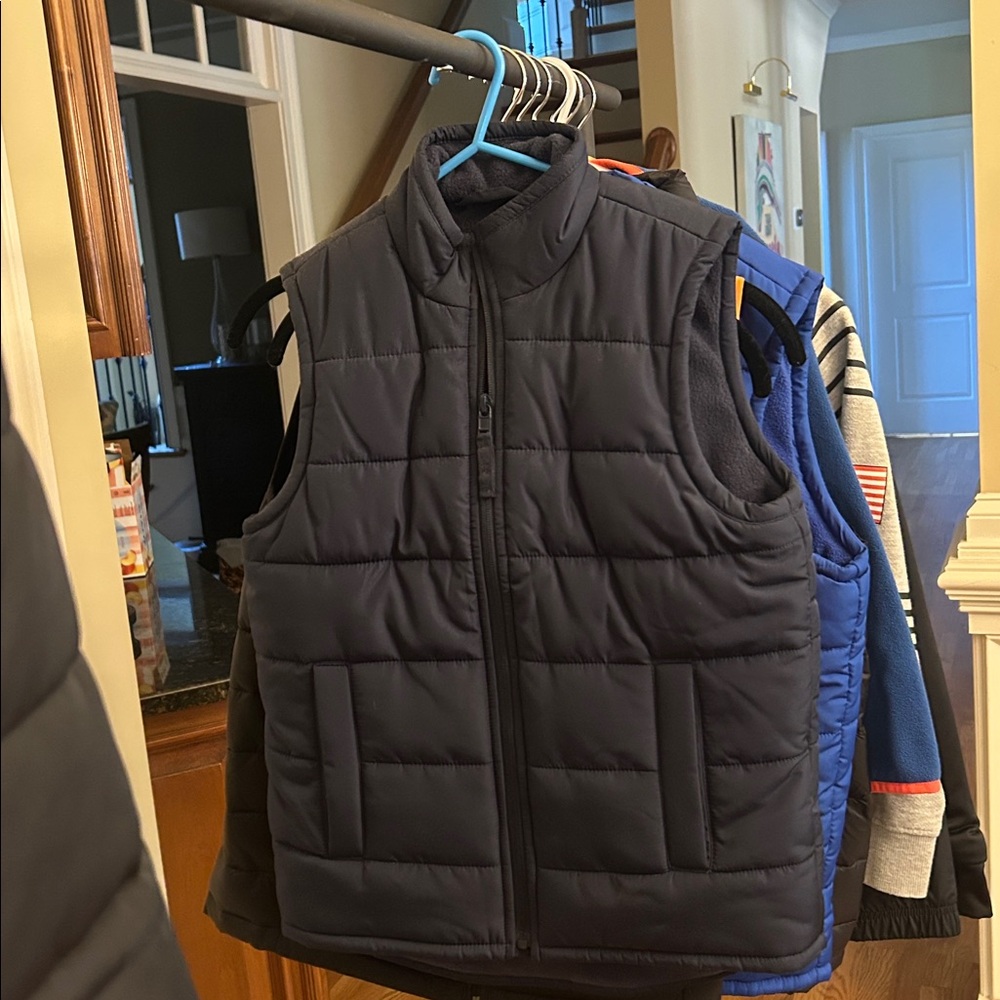 Children’s Place Black Puffer Vest in Navy Blue